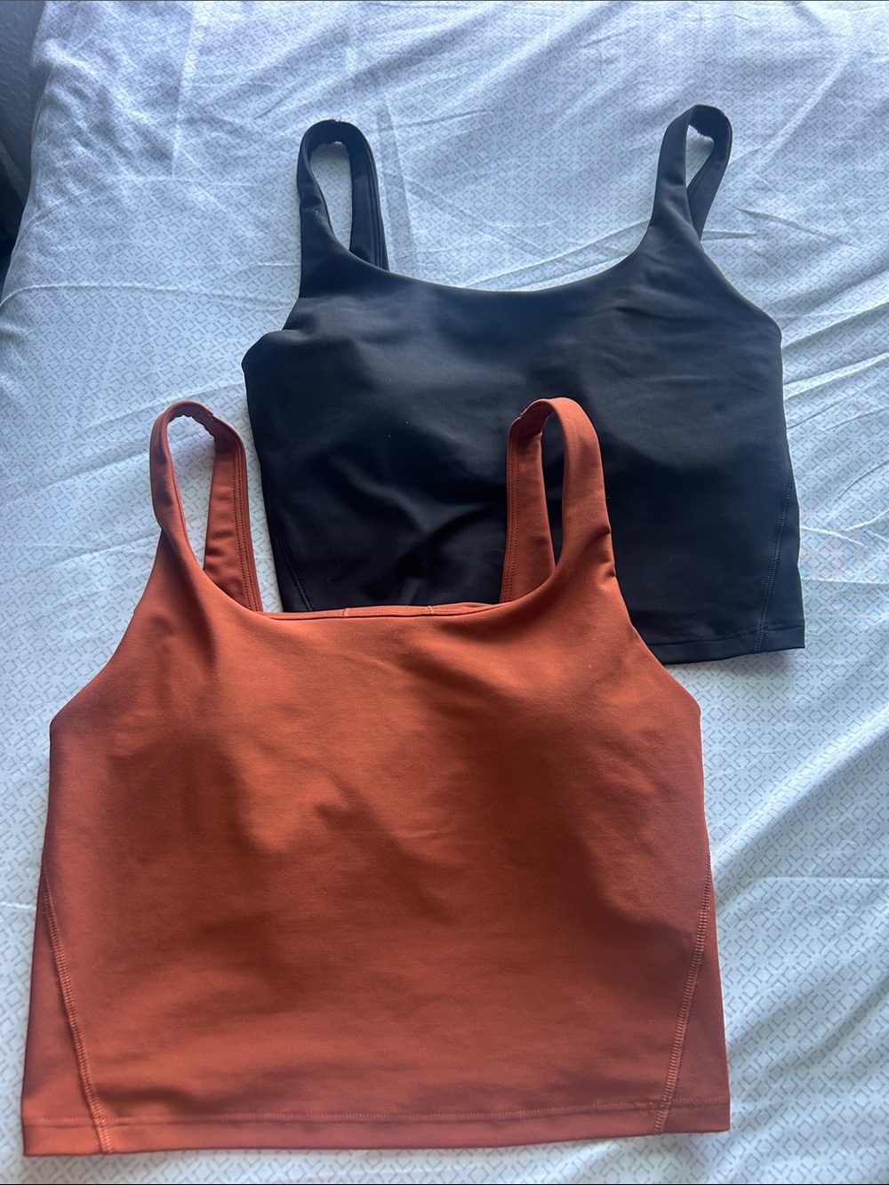 🍁🖤 set of 2 NWOT M light support padded athletic bras brown rust and black